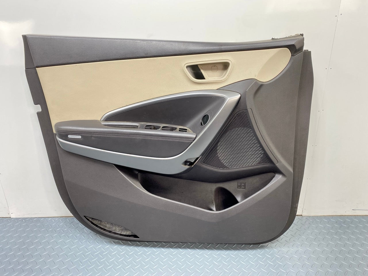 2013 - 2019 OEM HYUNDAI SANTA FE FRONT LEFT DRIVER SIDE DOOR TRIM PANEL