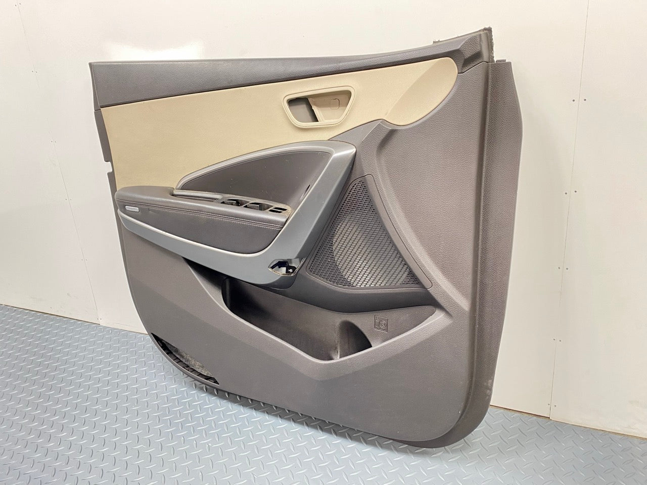 2013 - 2019 OEM HYUNDAI SANTA FE FRONT LEFT DRIVER SIDE DOOR TRIM PANEL