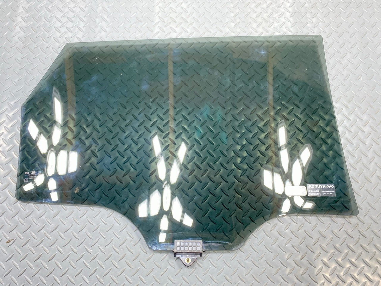 2013 - 2019 OEM HYUNDAI SANTA FE REAR LEFT DRIVER SIDE DOOR WINDOW GLASS