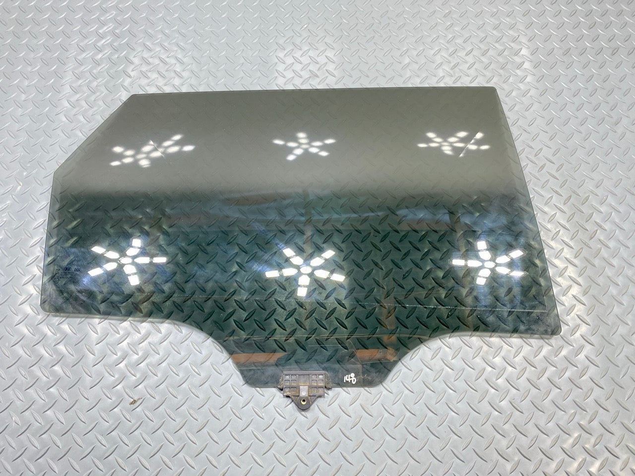 2013 - 2019 OEM HYUNDAI SANTA FE REAR RIGHT PASSENGER SIDE DOOR WINDOW GLASS