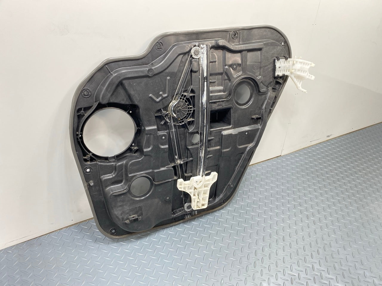 2013 - 2015 OEM HYUNDAI SANTA FE REAR LEFT SIDE DOOR WINDOW REGUALTOR PANEL