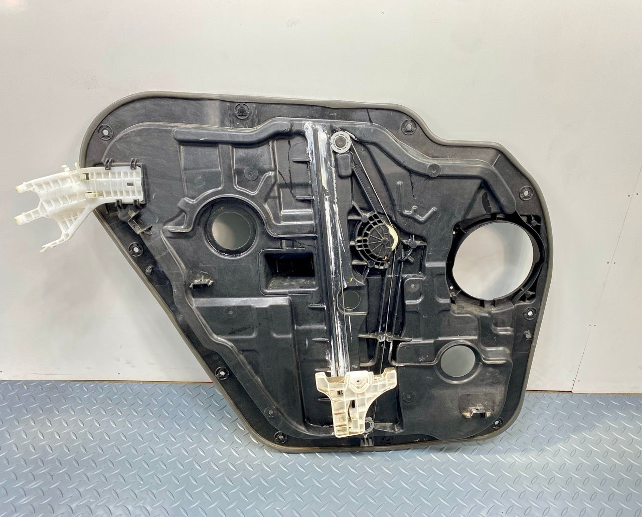 2013 - 2019 OEM HYUNDAI SANTA FE REAR RIGHT SIDE DOOR WINDOW REGUALTOR PANEL