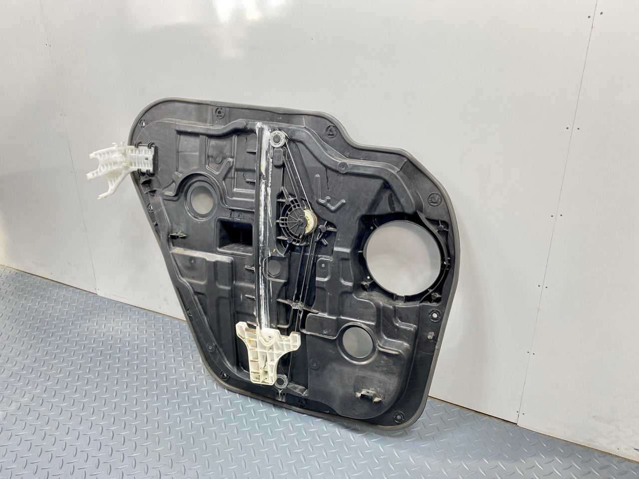 2013 - 2019 OEM HYUNDAI SANTA FE REAR RIGHT SIDE DOOR WINDOW REGUALTOR PANEL