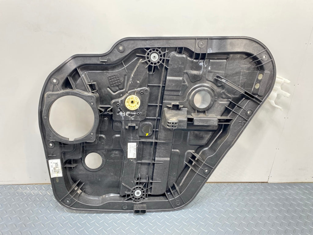 2013 - 2019 OEM HYUNDAI SANTA FE REAR RIGHT SIDE DOOR WINDOW REGUALTOR PANEL