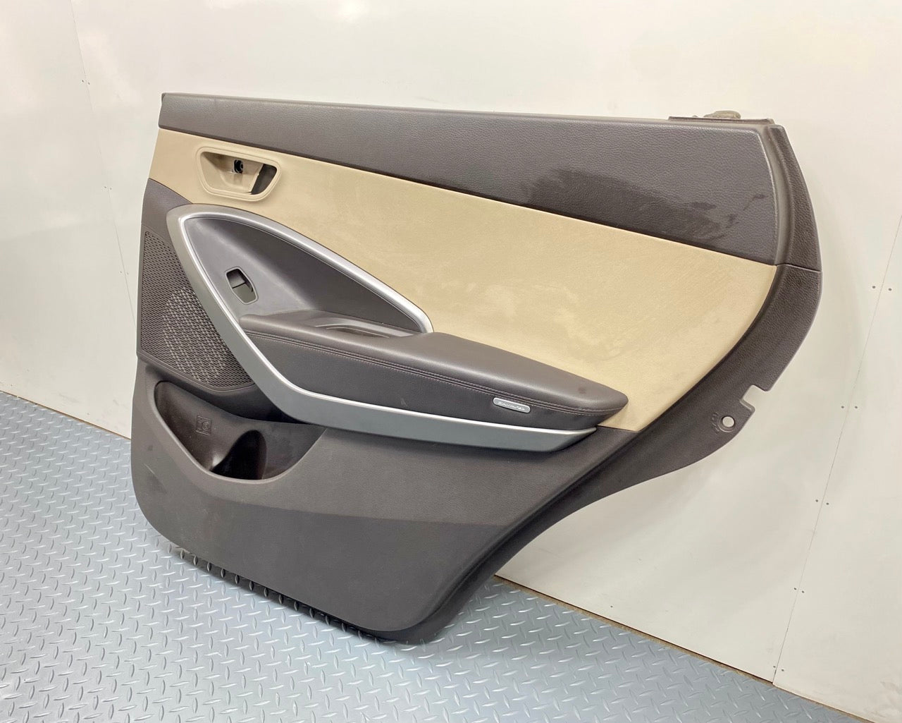 2013 - 2019 OEM HYUNDAI SANTA FE REAR RIGHT PASSENGER SIDE DOOR TRIM PANEL