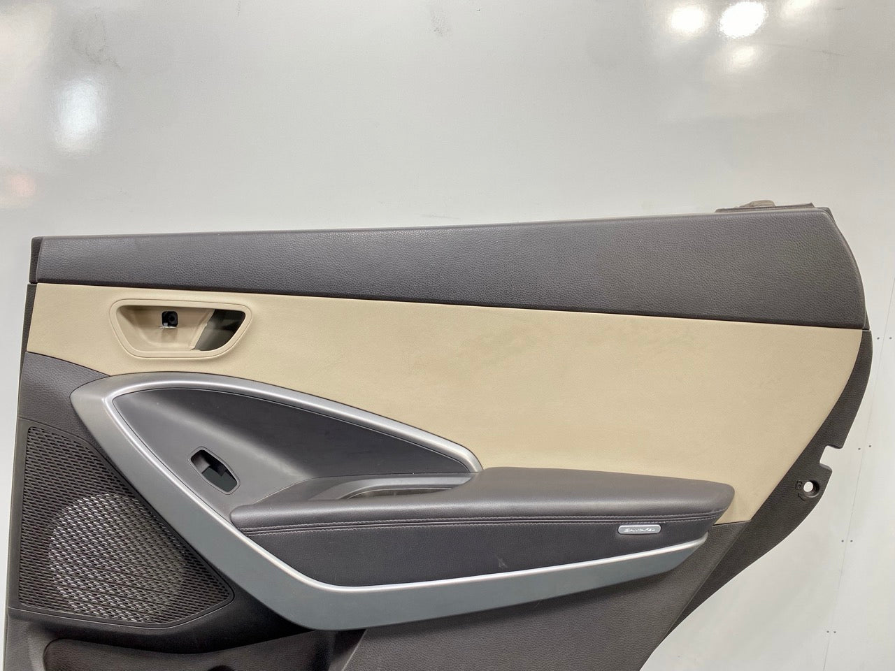 2013 - 2019 OEM HYUNDAI SANTA FE REAR RIGHT PASSENGER SIDE DOOR TRIM PANEL