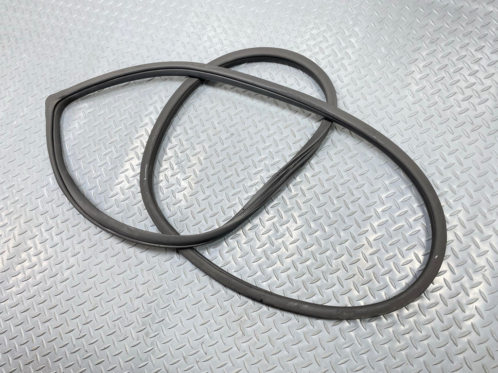 2013 - 2019 OEM HYUNDAI SANTA FE FRONT LEFT SIDE DOOR SEAL WEATHERSTRIP RUBBER