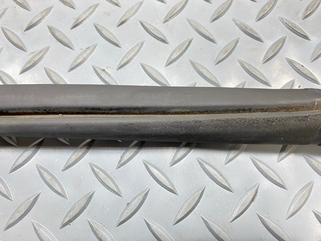 2013 - 2019 OEM HYUNDAI SANTA FE FRONT LEFT SIDE DOOR SEAL WEATHERSTRIP RUBBER