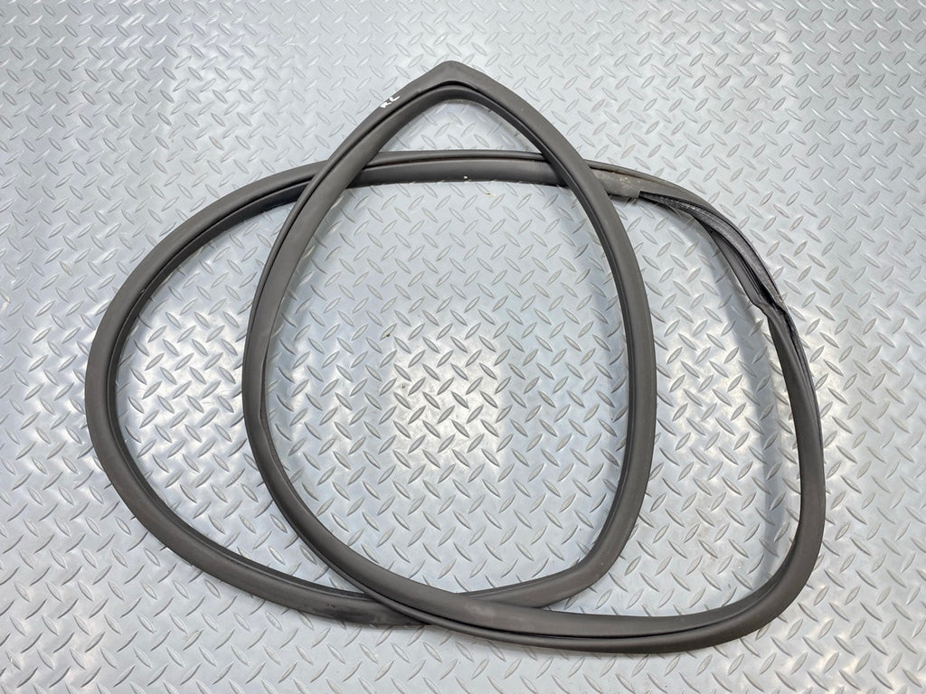 2013 - 2019 OEM HYUNDAI SANTA FE REAR LEFT SIDE DOOR SEAL WEATHERSTRIP RUBBER