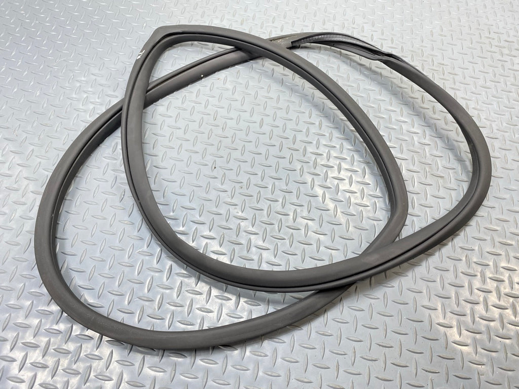 2013 - 2019 OEM HYUNDAI SANTA FE REAR LEFT SIDE DOOR SEAL WEATHERSTRIP RUBBER
