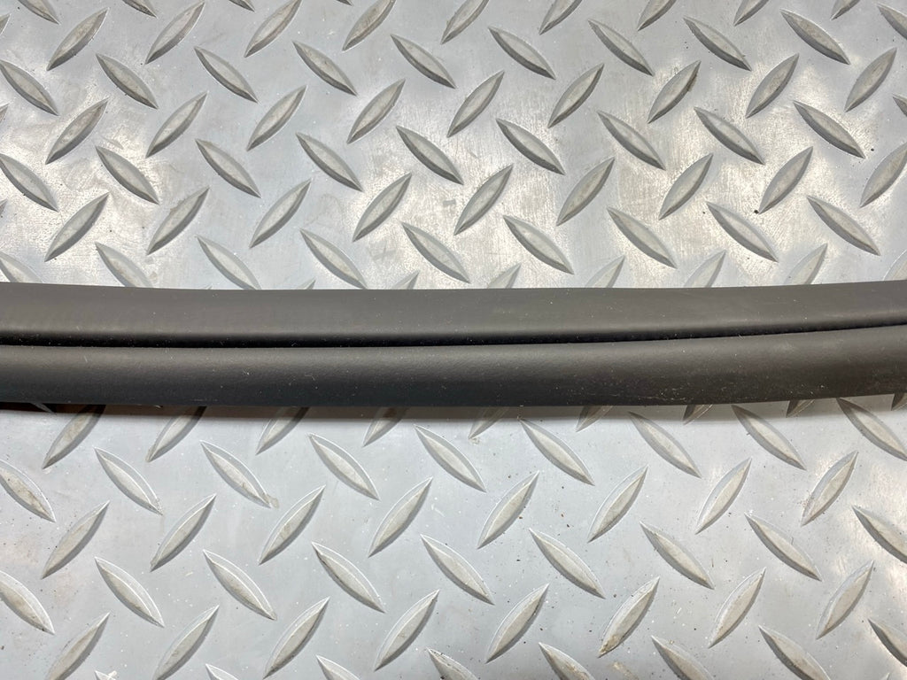 2013 - 2019 OEM HYUNDAI SANTA FE REAR LEFT SIDE DOOR SEAL WEATHERSTRIP RUBBER