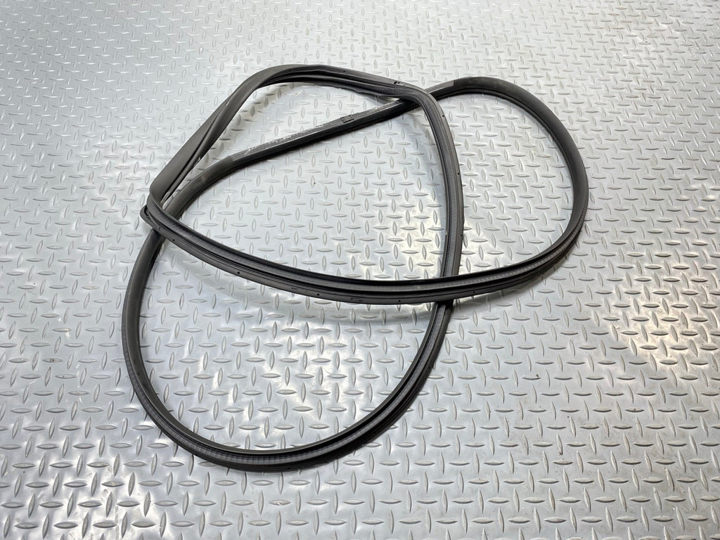 2013 - 2019 OEM HYUNDAI SANTA FE REAR RIGHT SIDE DOOR SEAL WEATHERSTRIP RUBBER