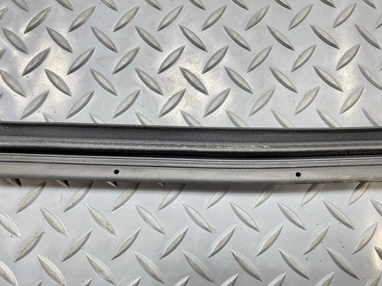 2013 - 2019 OEM HYUNDAI SANTA FE REAR RIGHT SIDE DOOR SEAL WEATHERSTRIP RUBBER