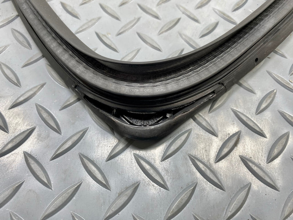 2013 - 2019 OEM HYUNDAI SANTA FE REAR RIGHT SIDE DOOR SEAL WEATHERSTRIP RUBBER