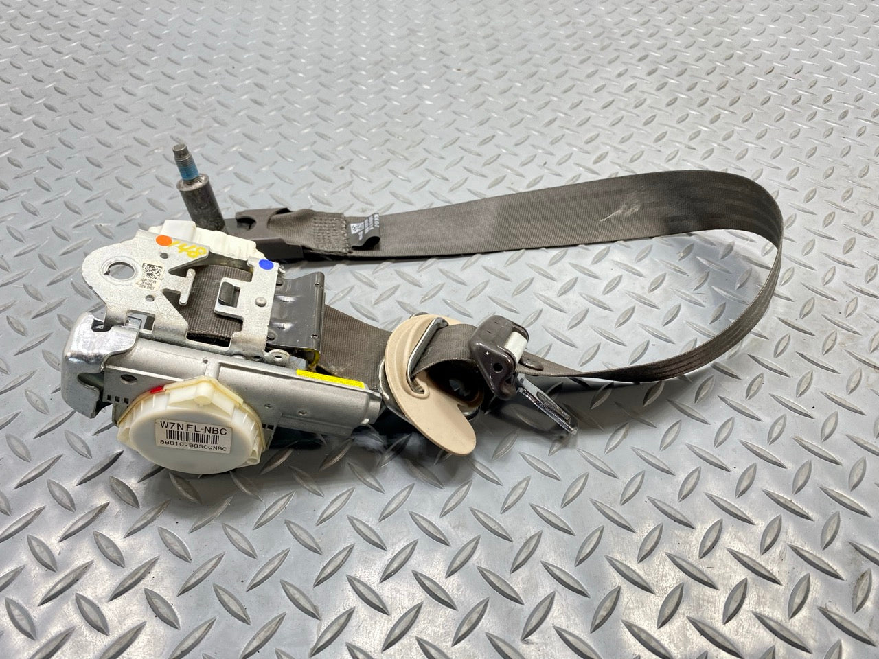 2013 - 2019 OEM HYUNDAI SANTA FE FRONT LEFT DRIVER SIDE SEAT BELT RETRACTOR
