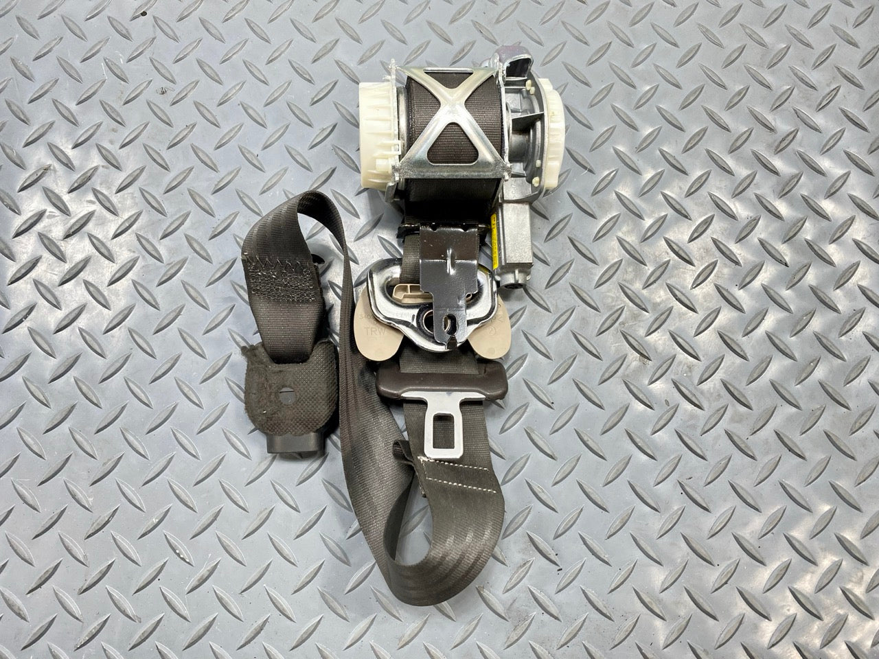 2013 - 2019 OEM HYUNDAI SANTA FE FRONT RIGHT PASSENGER SIDE SEAT BELT RETRACTOR