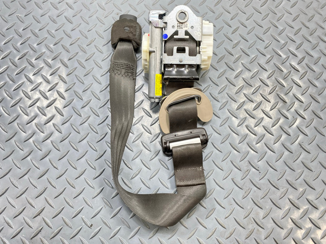 2013 - 2019 OEM HYUNDAI SANTA FE FRONT RIGHT PASSENGER SIDE SEAT BELT RETRACTOR