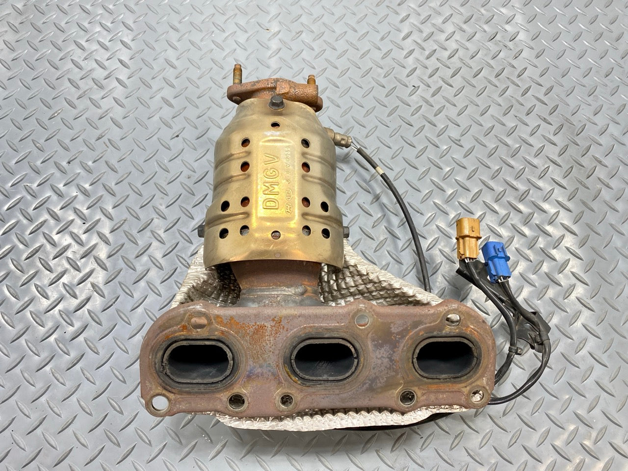 2013 - 2019 OEM HYUNDAI SANTA FE RIGHT SIDE EXHAUST MANIFOLD WITH HEAT SHIELD