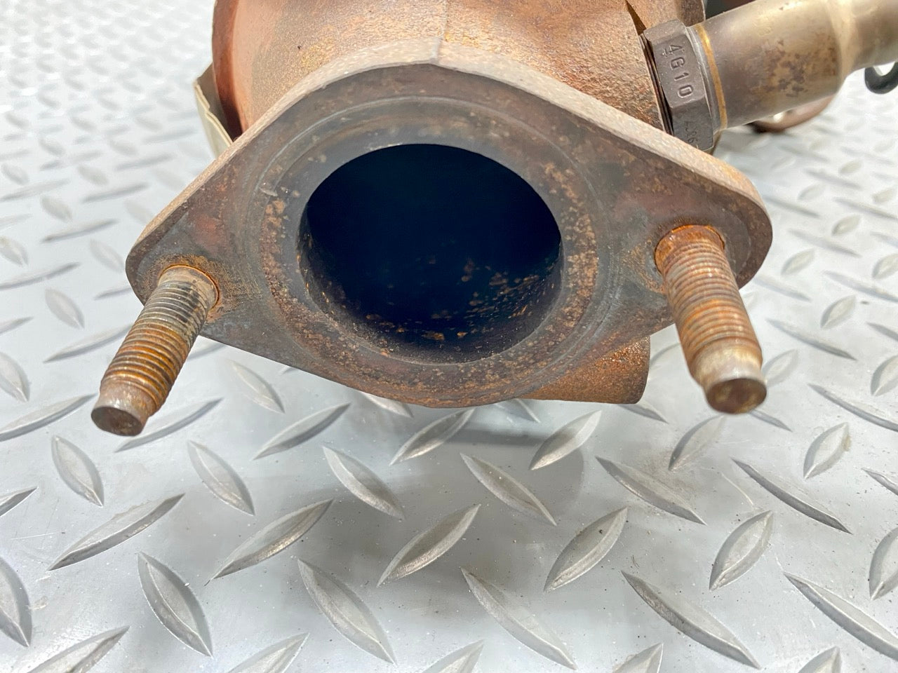 2013 - 2019 OEM HYUNDAI SANTA FE RIGHT SIDE EXHAUST MANIFOLD WITH HEAT SHIELD