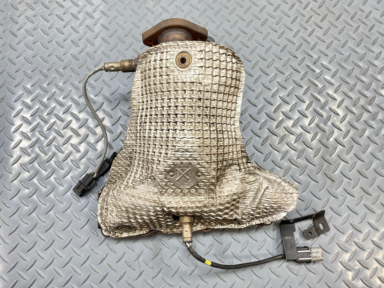 2013 - 2019 OEM HYUNDAI SANTA FE LEFT SIDE EXHAUST MANIFOLD WITH HEAT SHIELD