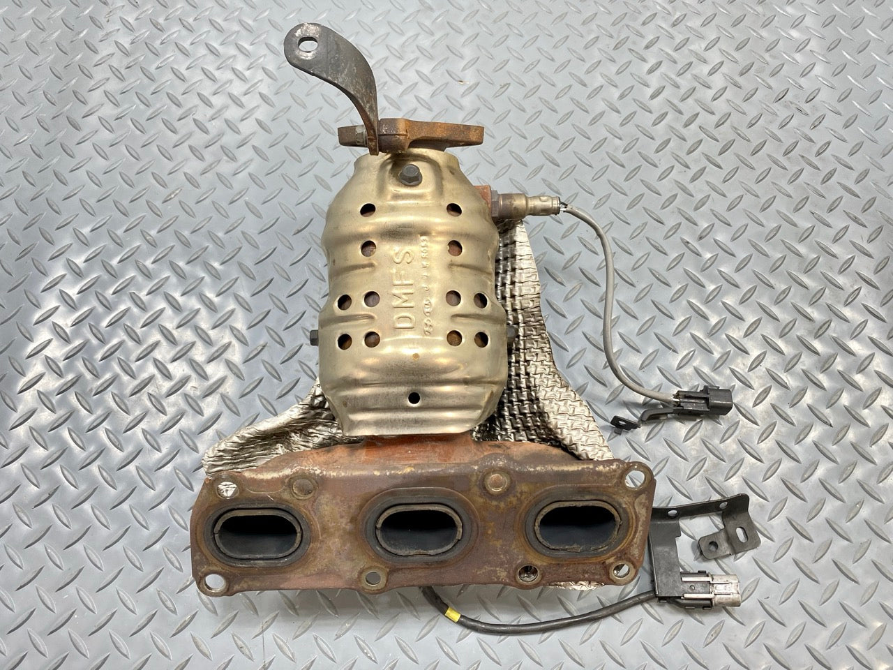 2013 - 2019 OEM HYUNDAI SANTA FE LEFT SIDE EXHAUST MANIFOLD WITH HEAT SHIELD