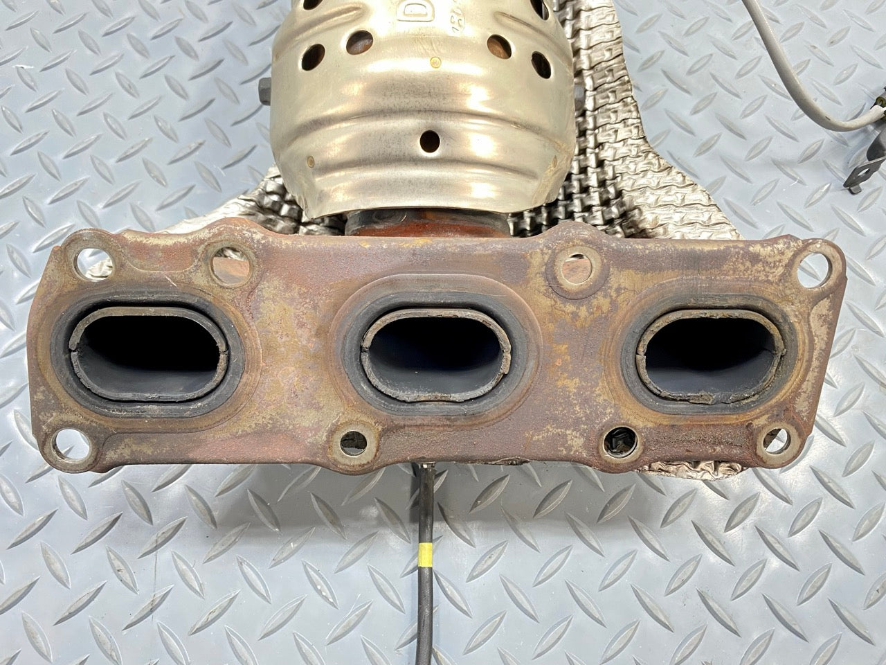 2013 - 2019 OEM HYUNDAI SANTA FE LEFT SIDE EXHAUST MANIFOLD WITH HEAT SHIELD