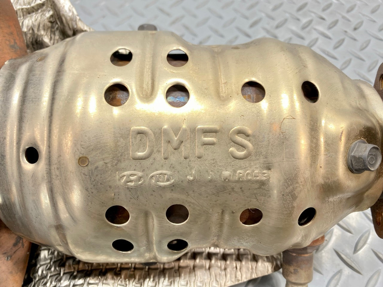 2013 - 2019 OEM HYUNDAI SANTA FE LEFT SIDE EXHAUST MANIFOLD WITH HEAT SHIELD
