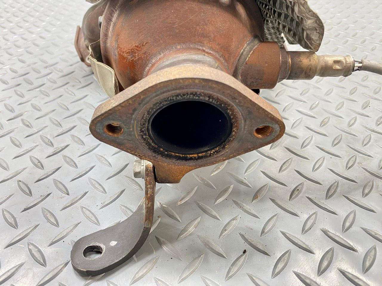 2013 - 2019 OEM HYUNDAI SANTA FE LEFT SIDE EXHAUST MANIFOLD WITH HEAT SHIELD