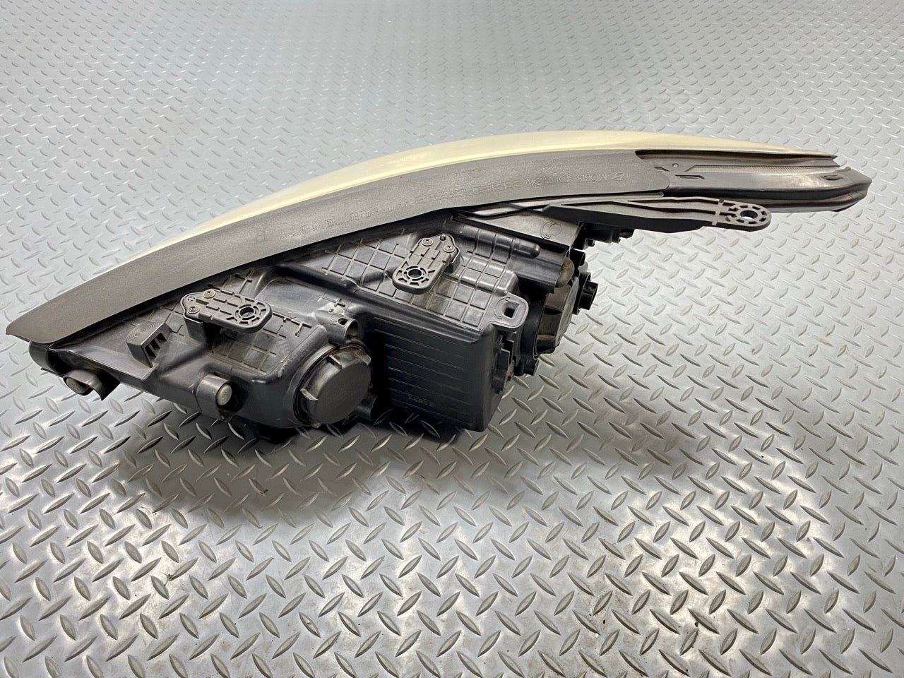 2013 - 2019 OEM HYUNDAI SANTA FE FRONT RIGHT PASSENGER SIDE HEADLAMP ASSEMBLY