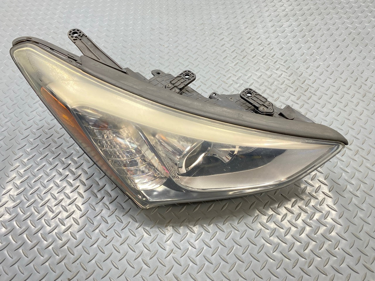 2013 - 2019 OEM HYUNDAI SANTA FE FRONT RIGHT PASSENGER SIDE HEADLAMP ASSEMBLY