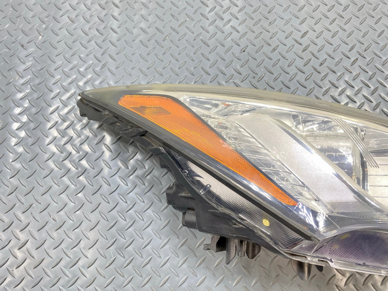 2013 - 2019 OEM HYUNDAI SANTA FE FRONT RIGHT PASSENGER SIDE HEADLAMP ASSEMBLY