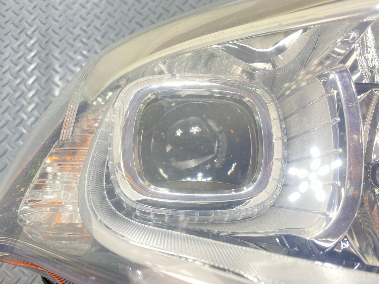 2013 - 2019 OEM HYUNDAI SANTA FE FRONT RIGHT PASSENGER SIDE HEADLAMP ASSEMBLY