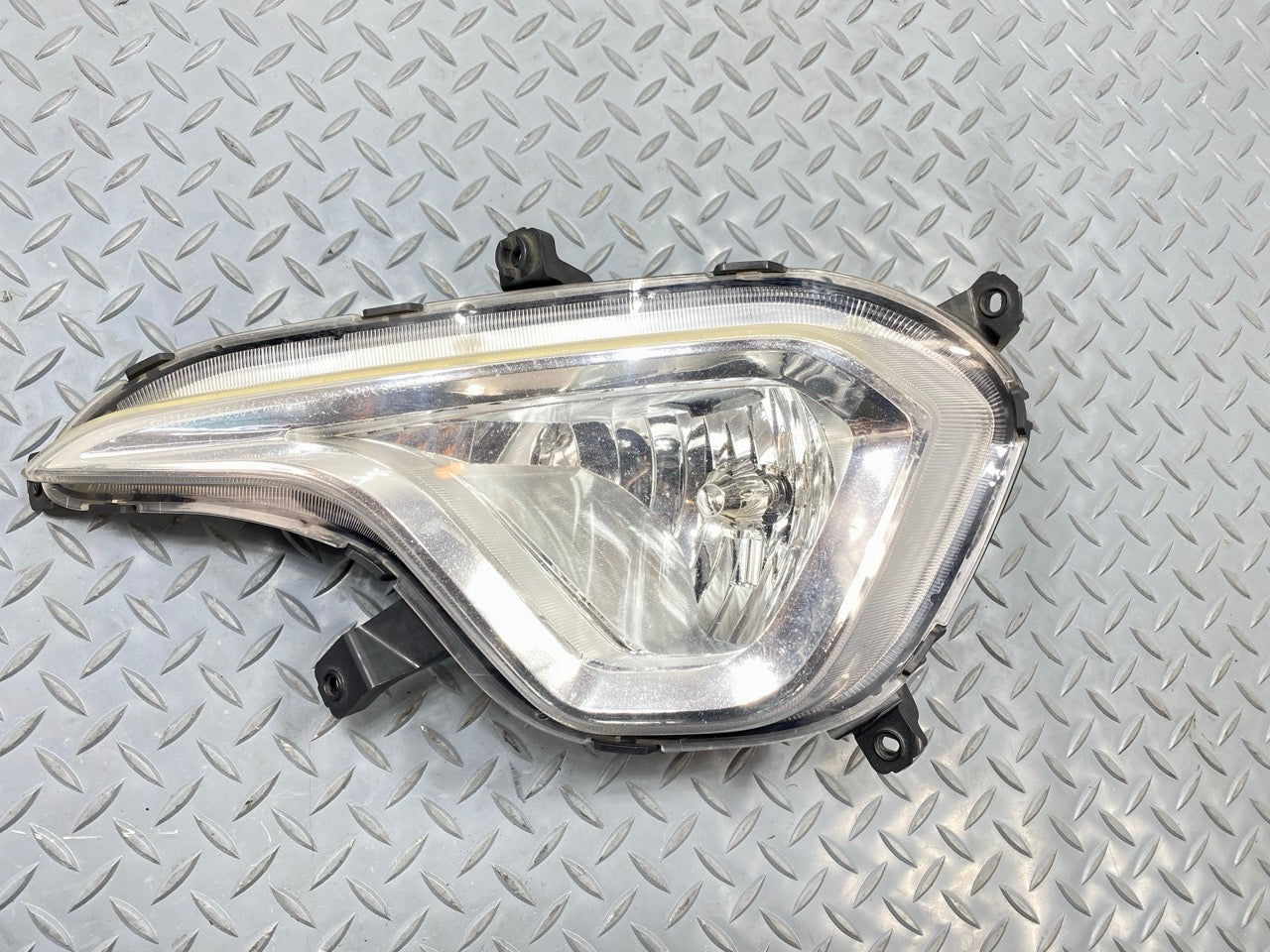 2013 - 2019 OEM HYUNDAI SANTA FE FRONT LEFT FENDER MOUNTED TURN SIGNAL LIGHT