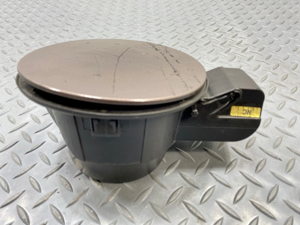 2013 - 2019 OEM HYUNDAI SANTA FE FUEL TANK GAS FILLER DOOR ASSEMBLY