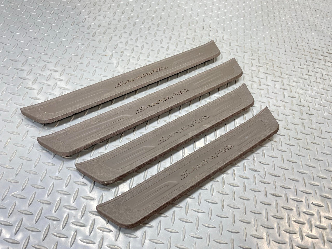 2013 - 2019 OEM HYUNDAI SANTA FE FRONT AND REAR DOOR SILL SCUFF STEP PLATE TRIM