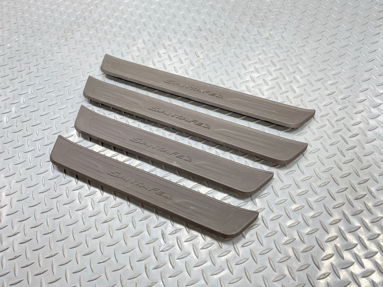 2013 - 2019 OEM HYUNDAI SANTA FE FRONT AND REAR DOOR SILL SCUFF STEP PLATE TRIM