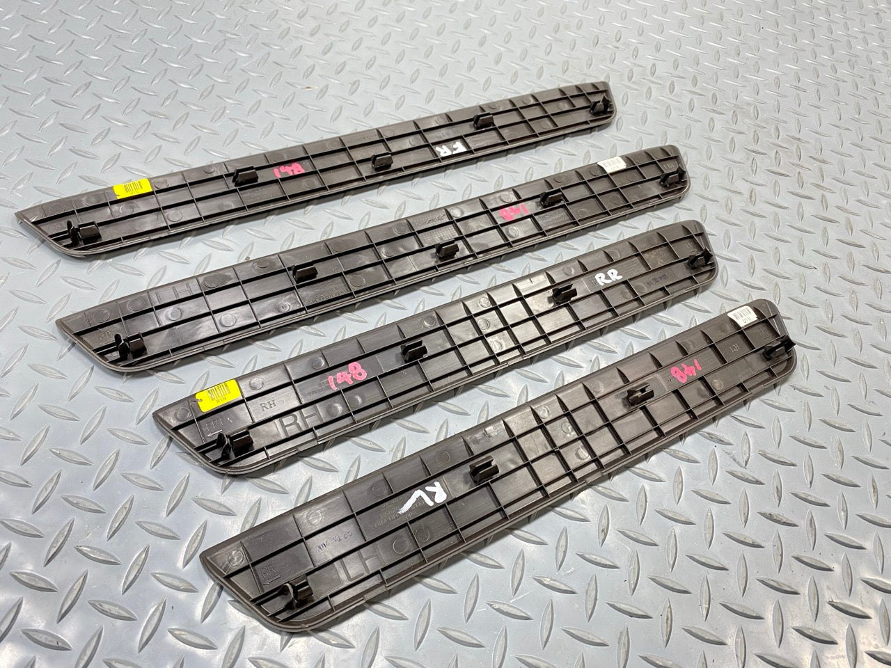 2013 - 2019 OEM HYUNDAI SANTA FE FRONT AND REAR DOOR SILL SCUFF STEP PLATE TRIM