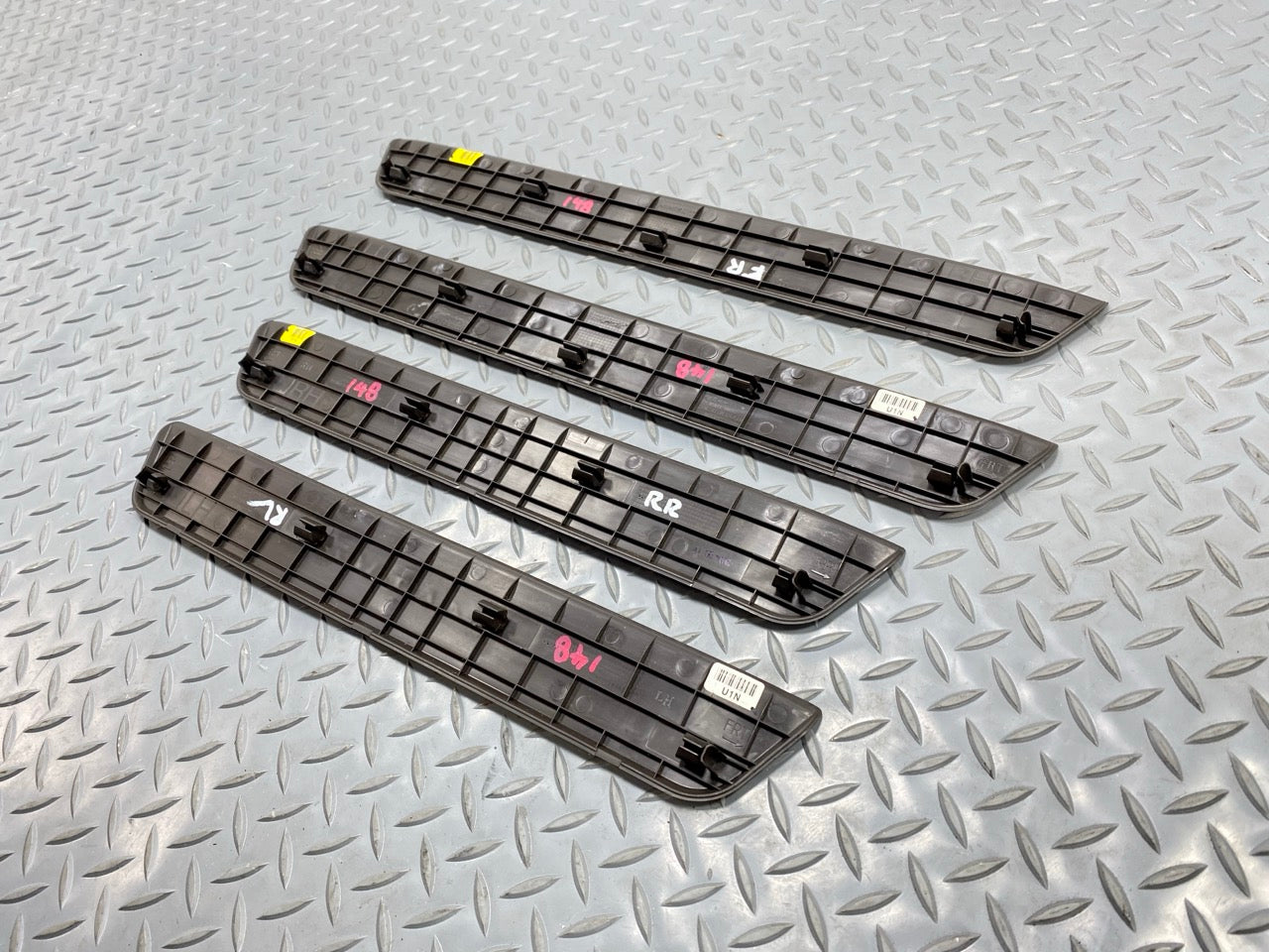 2013 - 2019 OEM HYUNDAI SANTA FE FRONT AND REAR DOOR SILL SCUFF STEP PLATE TRIM