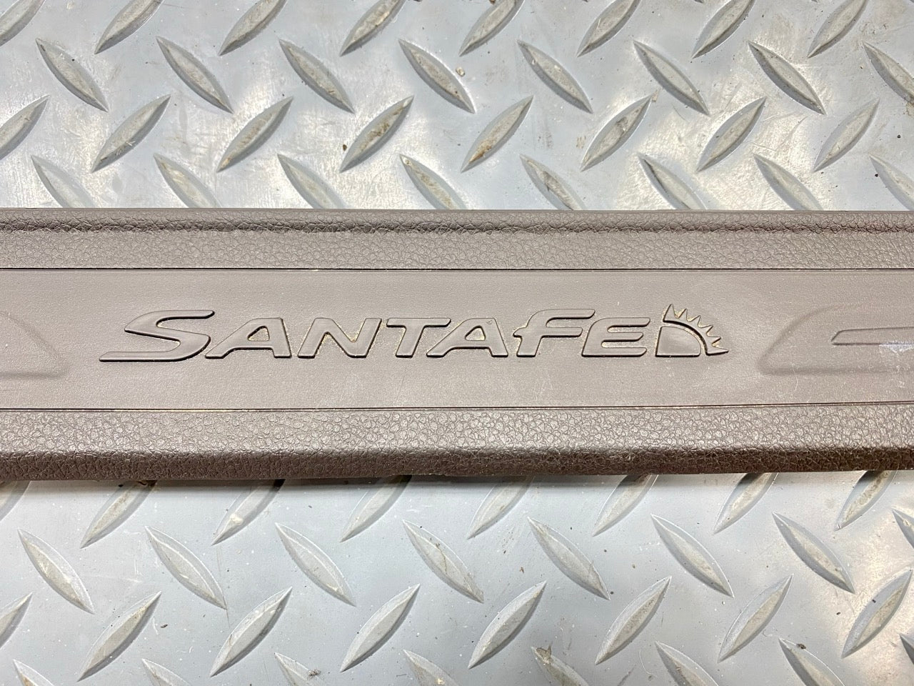 2013 - 2019 OEM HYUNDAI SANTA FE FRONT AND REAR DOOR SILL SCUFF STEP PLATE TRIM