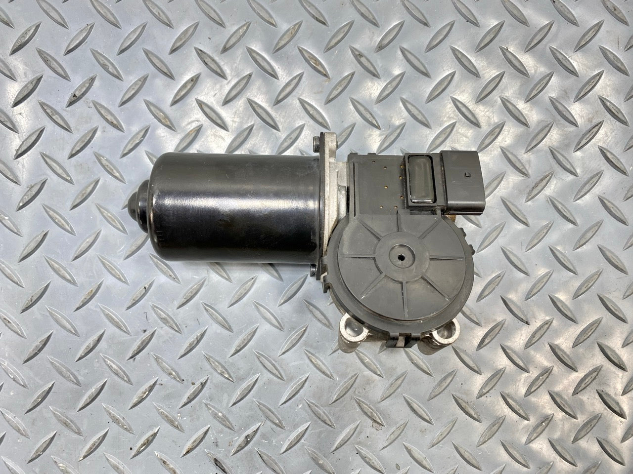 2013 - 2019 OEM HYUNDAI SANTA FE FRONT WINDSHIELD WIPER MOTOR