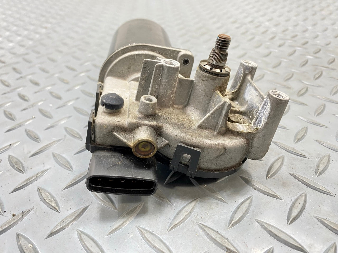 2013 - 2019 OEM HYUNDAI SANTA FE FRONT WINDSHIELD WIPER MOTOR