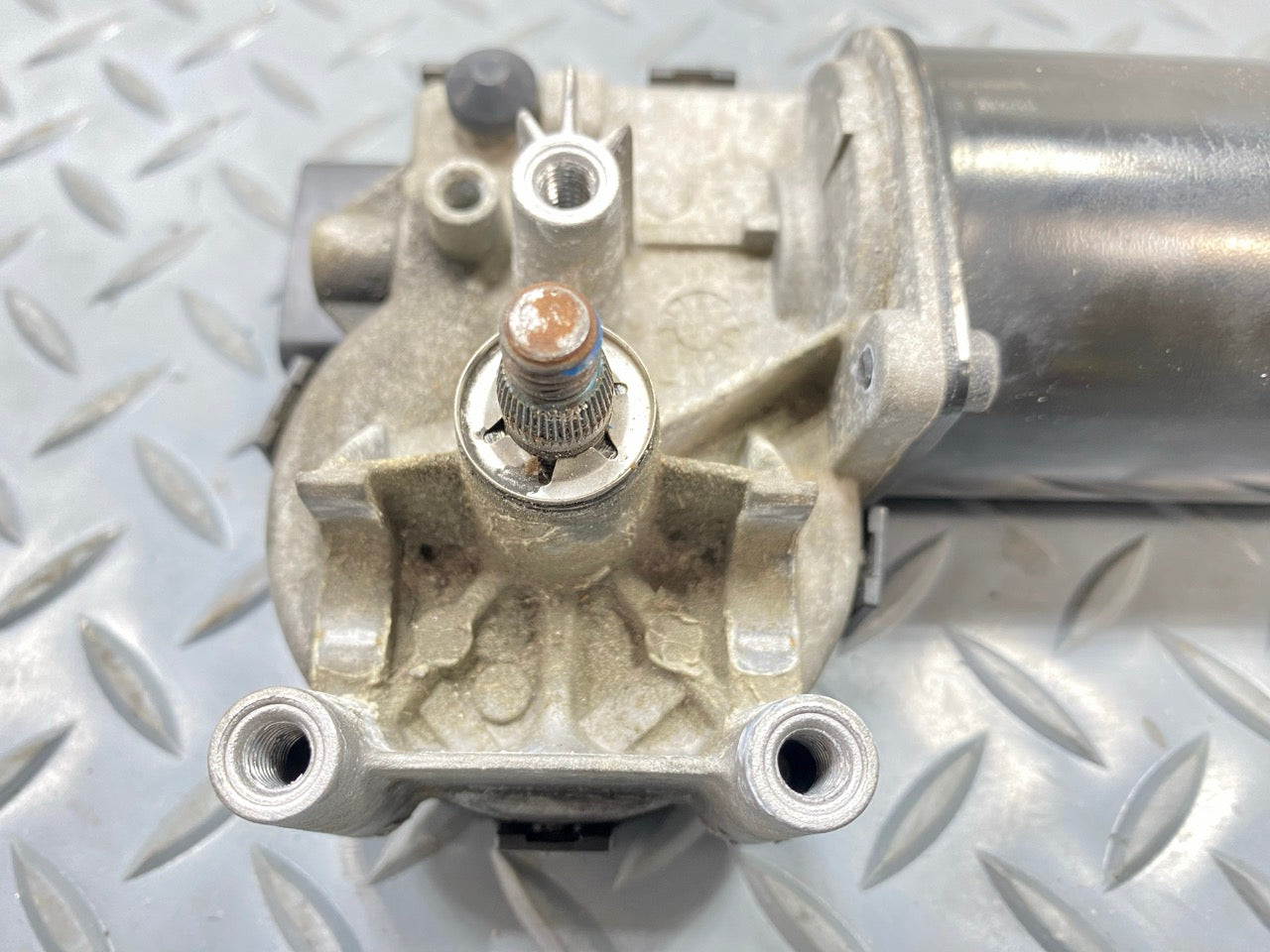 2013 - 2019 OEM HYUNDAI SANTA FE FRONT WINDSHIELD WIPER MOTOR