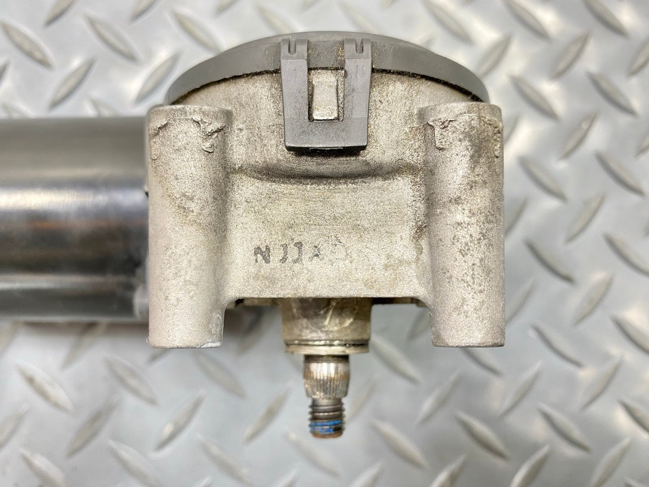 2013 - 2019 OEM HYUNDAI SANTA FE FRONT WINDSHIELD WIPER MOTOR