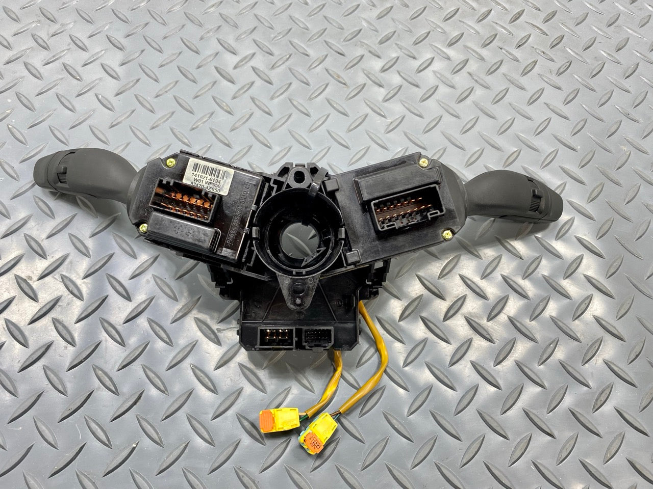 2013 - 2019 OEM HYUNDAI SANTA FE TURN SIGNAL WIPER COMBINATION CONTROL SWITCH