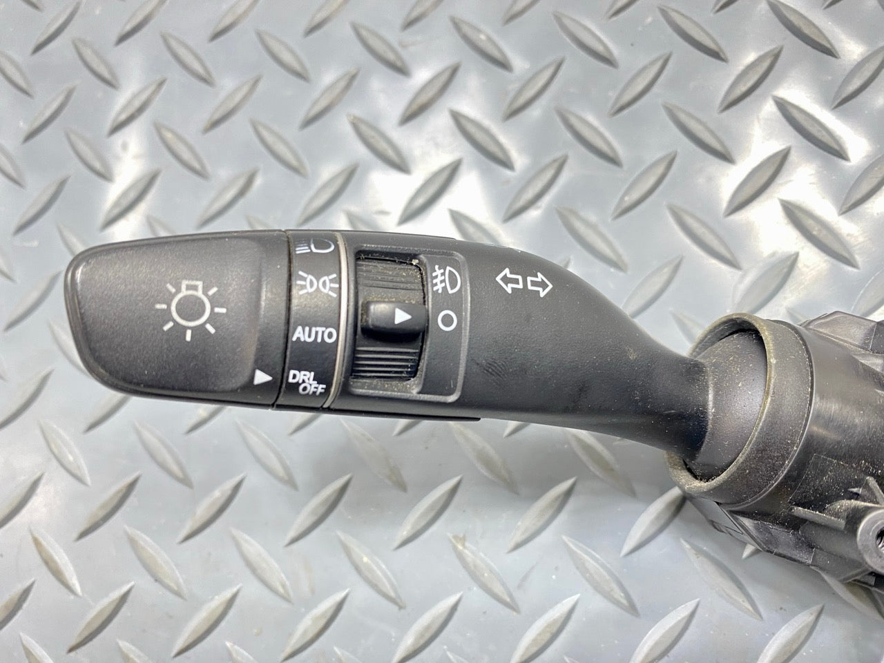 2013 - 2019 OEM HYUNDAI SANTA FE TURN SIGNAL WIPER COMBINATION CONTROL SWITCH