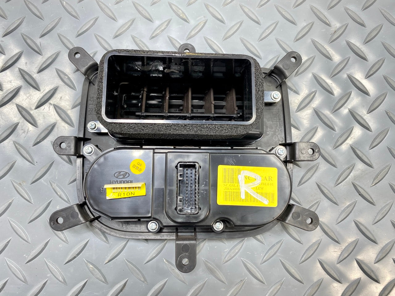 2013 - 2019 OEM HYUNDAI SANTA FE REAR AC HEATER CLIMATE CONTROL PANEL SWITCH