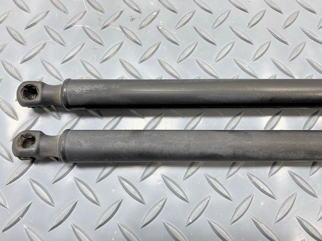 13 - 19 OEM HYUNDAI SANTA FE LEFT AND RIGHT HATCH LIFT SUPPORT STRUT ASSEMBLY