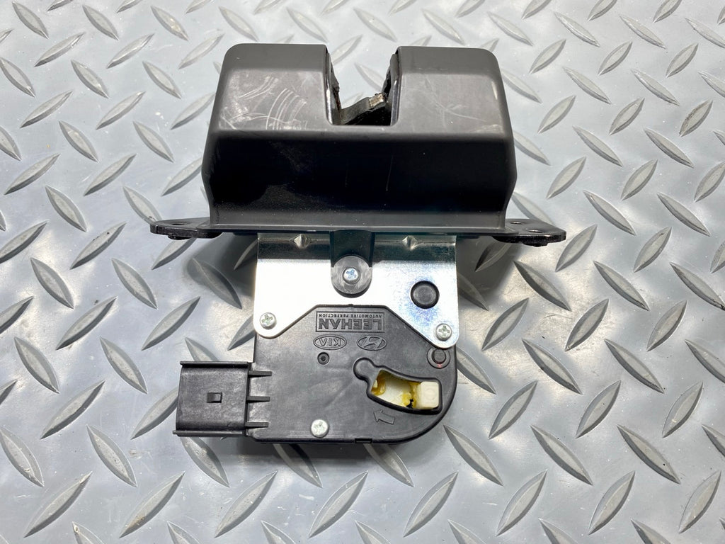 2013 - 2019 OEM HYUNDAI SANTA FE REAR TRUNK TAILGATE LOCK LATCH ACTUATOR