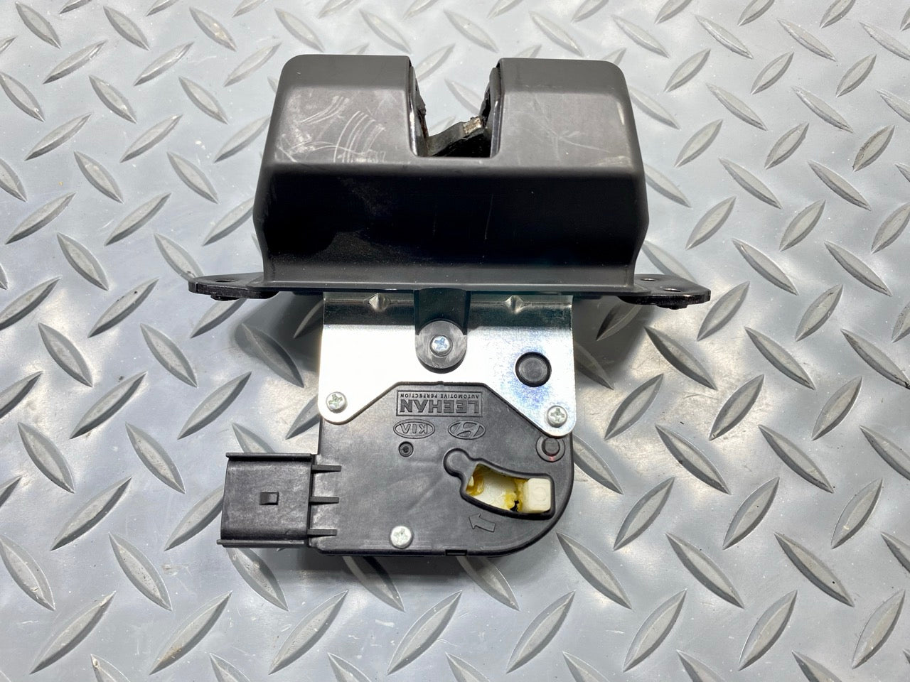 2013 - 2019 OEM HYUNDAI SANTA FE REAR TRUNK TAILGATE LOCK LATCH ACTUATOR