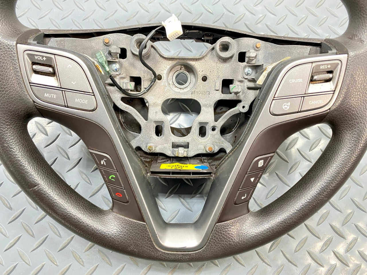 2013 - 2019 OEM HYUNDAI SANTA FE STEERING WHEEL WITH CONTROL SWITCH ASSEMBLY